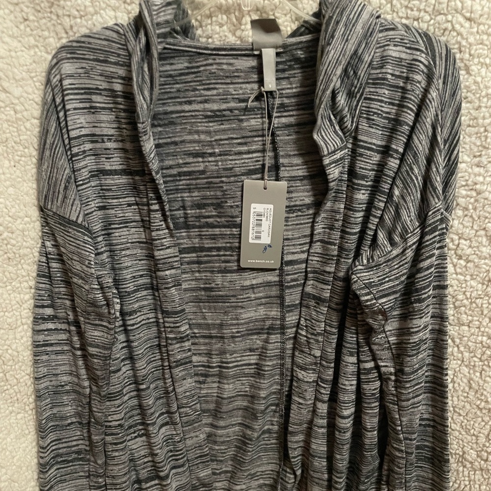 13BW.- Bench Aqueduct Cardigan Gray. Size St